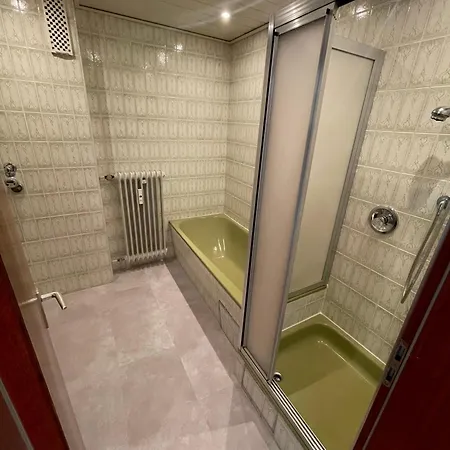 Modernes Mit Balkon Und Aussicht Daire